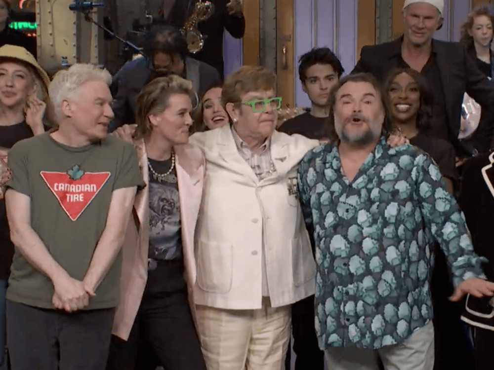 NextImg:Mike Myers back on SNL, this time in a Canadian Tire T-shirt